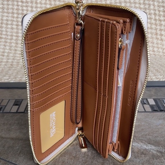 Michael Kors Jet Set Travel Large Travel CONTINENTAL Wristlet-Wallet Van… - Picture 6 of 11